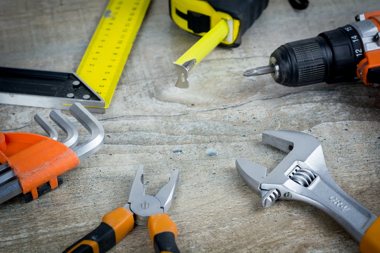 Pengerjaan renovasi rumah
